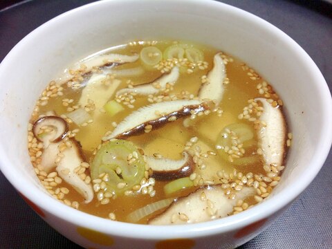 豆腐と椎茸の胡麻たっぷり中華スープ